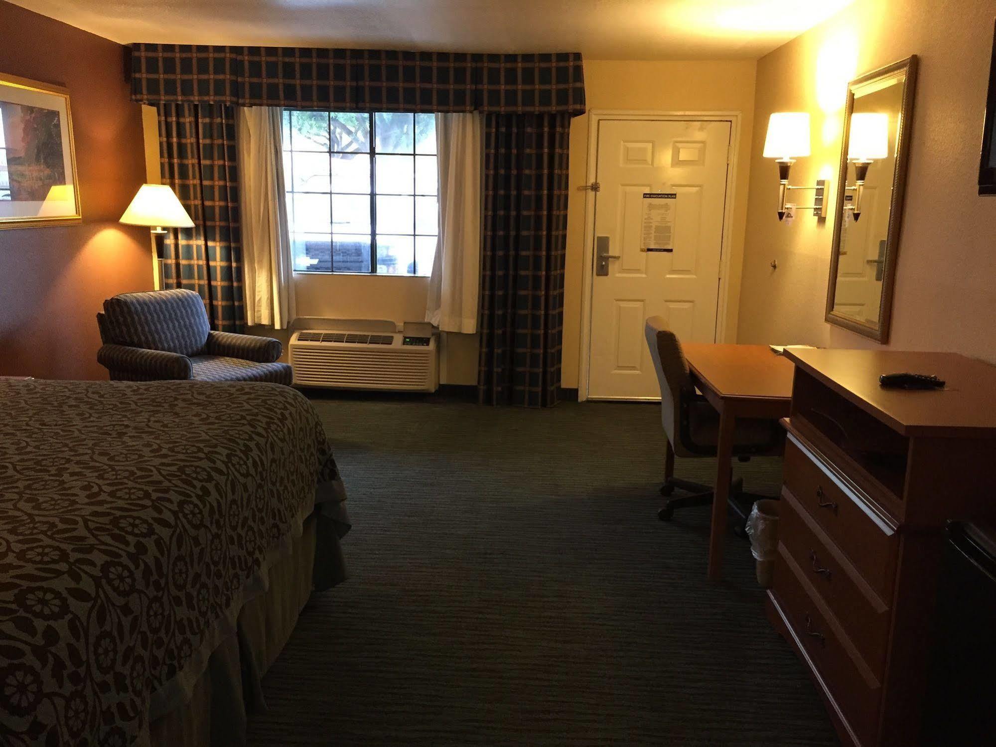 Days Inn By Wyndham New Braunfels Eksteriør billede